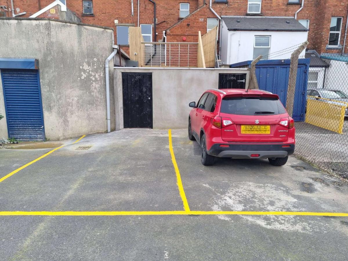 Lmk, Spacious 1 Bedroom Ground Floor Apartment, Ev Charger, Free Parking Wi-Fi, Great Location Belfast Dış mekan fotoğraf